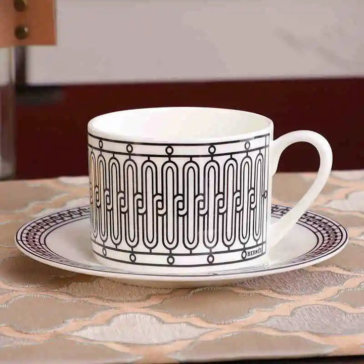 Criativo Europeu Bone China Café Xícaras Casa Café Leite Caneca Pratos Xícara de Chá da Tarde Conjunto de Pratos Com Caixa de Presente Presente de Natal