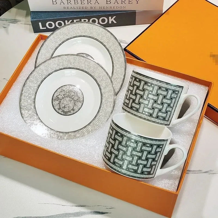 Criativo Europeu Bone China Café Xícaras Casa Café Leite Caneca Pratos Xícara de Chá da Tarde Conjunto de Pratos Com Caixa de Presente Presente de Natal