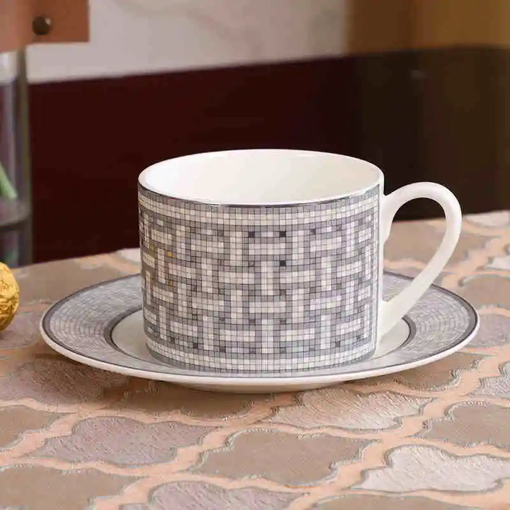 Criativo Europeu Bone China Café Xícaras Casa Café Leite Caneca Pratos Xícara de Chá da Tarde Conjunto de Pratos Com Caixa de Presente Presente de Natal