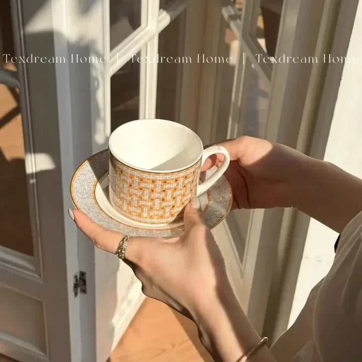 Criativo Europeu Bone China Café Xícaras Casa Café Leite Caneca Pratos Xícara de Chá da Tarde Conjunto de Pratos Com Caixa de Presente Presente de Natal