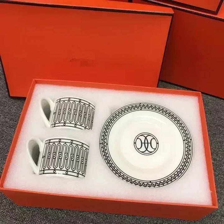 Criativo Europeu Bone China Café Xícaras Casa Café Leite Caneca Pratos Xícara de Chá da Tarde Conjunto de Pratos Com Caixa de Presente Presente de Natal