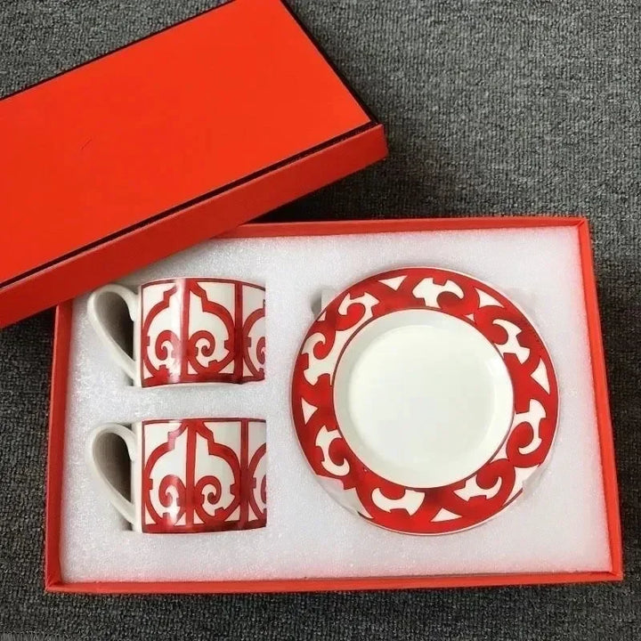 Criativo Europeu Bone China Café Xícaras Casa Café Leite Caneca Pratos Xícara de Chá da Tarde Conjunto de Pratos Com Caixa de Presente Presente de Natal