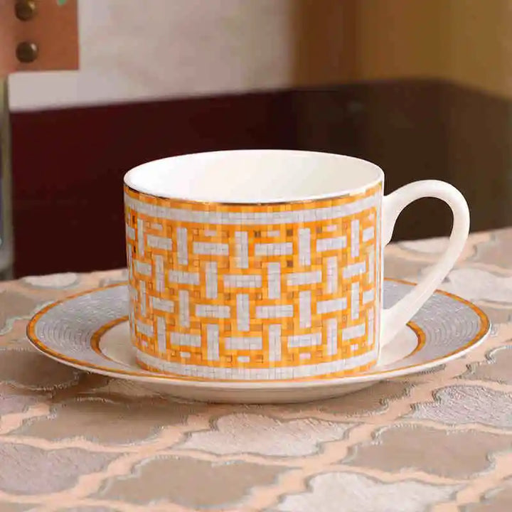 Criativo Europeu Bone China Café Xícaras Casa Café Leite Caneca Pratos Xícara de Chá da Tarde Conjunto de Pratos Com Caixa de Presente Presente de Natal